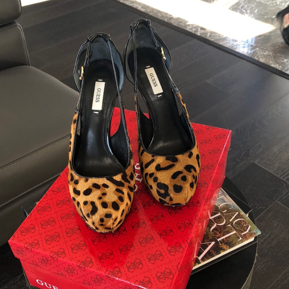 GUESS Jacobon leopard brown/black Pony Pumps